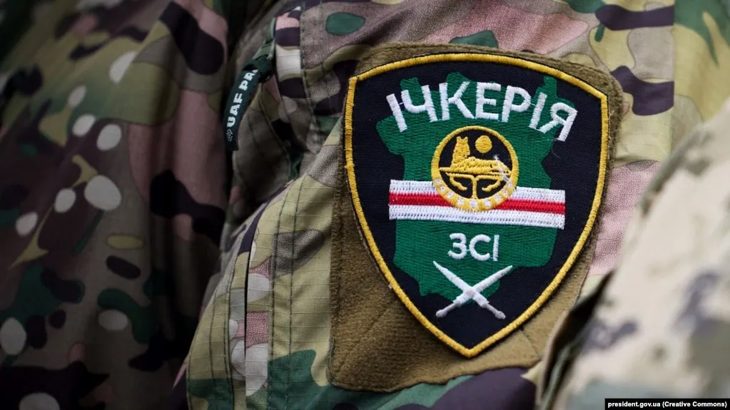 Росфинмониторинг добавил «Чеченскую Республику Ичкерия» и её зарубежные структуры в перечень террористов и экстремистов после решения суда Грозного, признавшего объединение «террористической» организацией. Российские спецслужбы связывают его участников с боевыми действиями на стороне Украины и диверсиями в приграничных регионах.