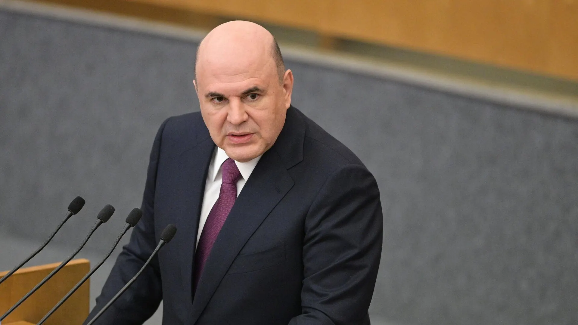 Ассоциация компаний электронной торговли выступила против резкого введения полного НДС на импортные товары и поддержала поэтапный вариант, предложенный Минфином, опасаясь ухода покупателей в «серые» каналы и падения выручки российских продавцов.