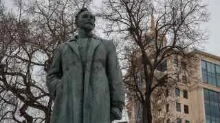 Президентским указом Академии ФСБ вновь присвоено имя Феликса Дзержинского, основателя ВЧК и организатора красного террора. Решение подано как признание заслуг академии и «выдающегося вклада» Дзержинского в обеспечение государственной безопасности.
