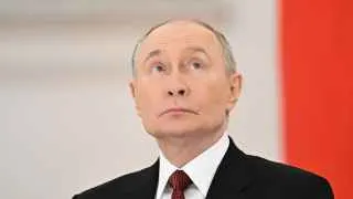 Выступая на форуме «Малая родина — сила России», Владимир Путин заявил, что сегодня страна должна работать на фронт так же, как в годы Великой Отечественной войны, пообещал продолжить создание «зоны безопасности» на границе с Украиной и добиваться всех целей СВО, тогда как эксперты и источники западных СМИ сообщают о подготовке к затяжным боевым действиям и новой волне частичной мобилизации.