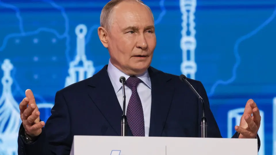 На фоне рекордного за последние годы снижения одобрения власти Кремль призывает не увлекаться новыми ограничениями в интернете. Одновременно сохраняется практика блокировок — в том числе мессенджера, доступ к которому по-прежнему ограничен для большинства пользователей.