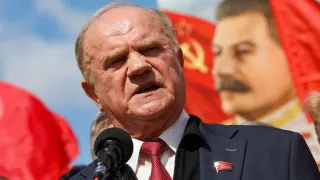 Лидер КПРФ Геннадий Зюганов на заседании Госдумы предупредил о риске повторения событий 1917 года из‑за провала экономики и отметил, что к резонансному обращению блогера Виктории Бони во власти прислушались больше, чем к инициативам коммунистов.