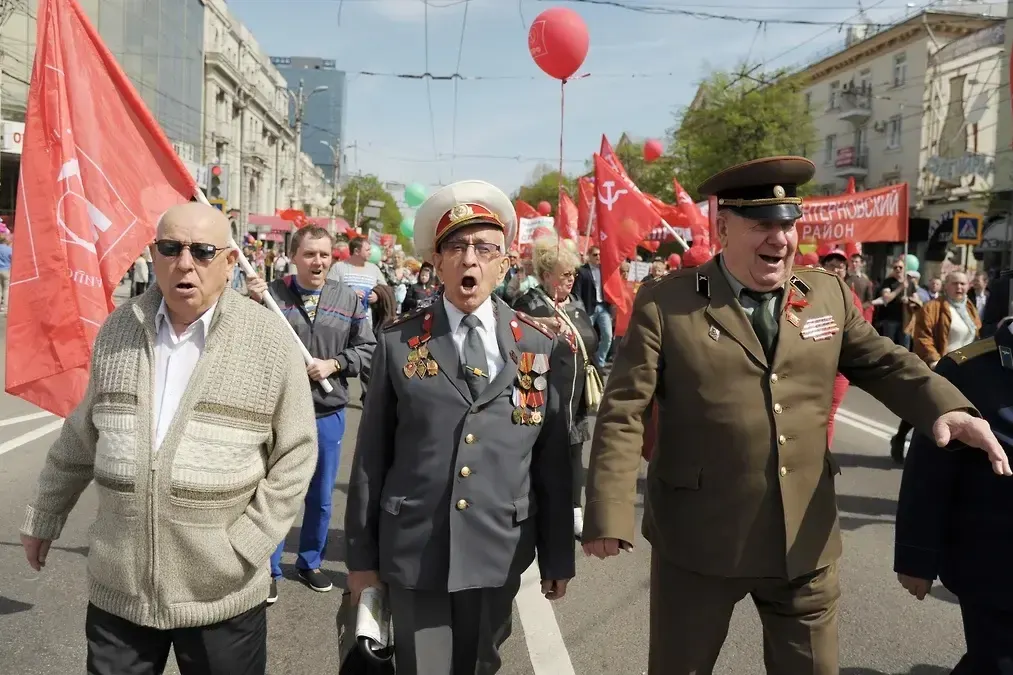 Власти завели дела по статье об организации несогласованного митинга. В список попали лишь идентифицированные участники; партийцы связывают давление с падением рейтинга «Единой России».