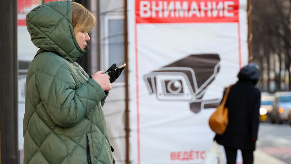 В государственном мессенджере без согласия пользователей исчезают сообщения со ссылками на ключи VPN. При попытке отправить такие ссылки снова аккаунт пользователя разрывает сессию. Власти расширяют меры по ограничению обхода блокировок.