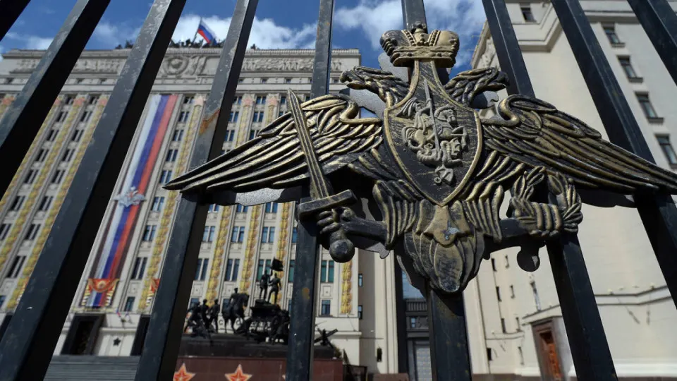 Военное ведомство предлагает получать в своё распоряжение акции, землю, технику и производственные базы национализированных компаний, чтобы быстрее направлять их на выполнение гособоронзаказа в строительстве и производстве стройматериалов.