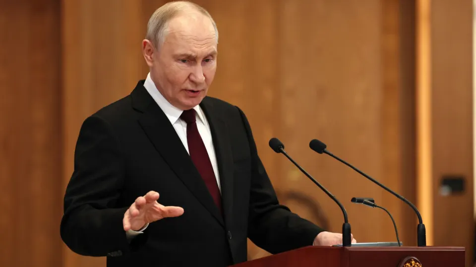 Президент РФ заявил, что Россия ответит ударами, если с территории европейских государств будут запускать беспилотники по российским объектам; также он назвал атаки дронов попыткой раскачать общество и отверг предпосылки для мирных переговоров.