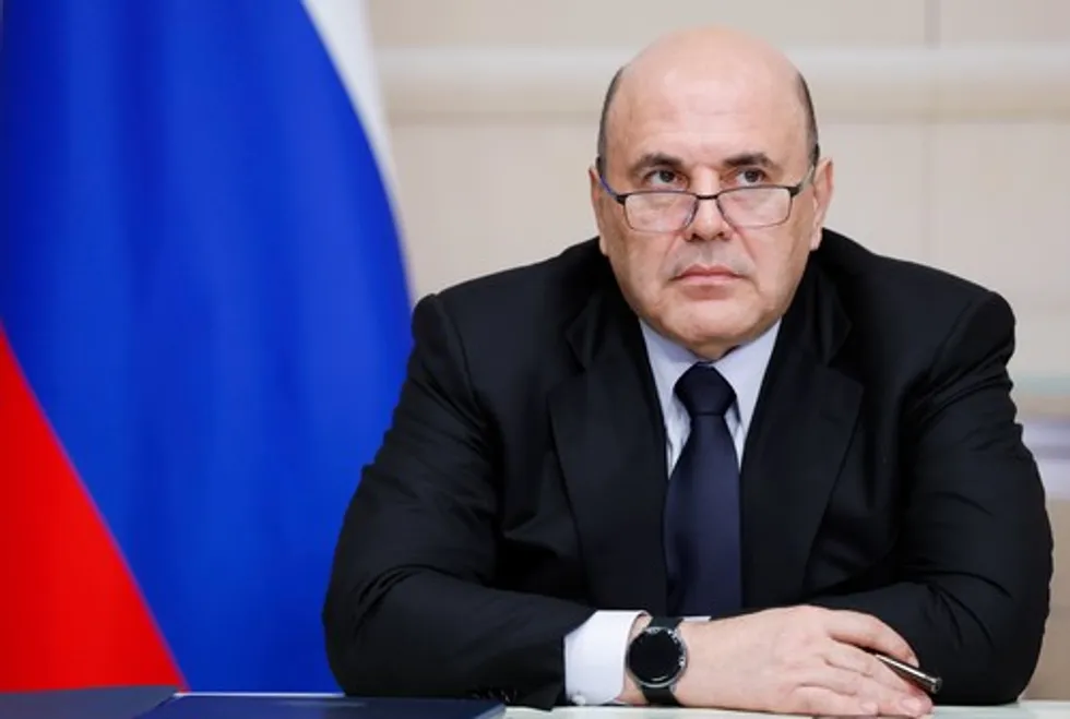 По утечкам, сестра премьер-министра разместила в Газпромбанке крупный вклад — сумма и доходность не соотносятся с её официальными доходами. В расследовании также фигурируют вопросы о связях семьи с бизнесом, недвижимости и зарубежными компаниями.