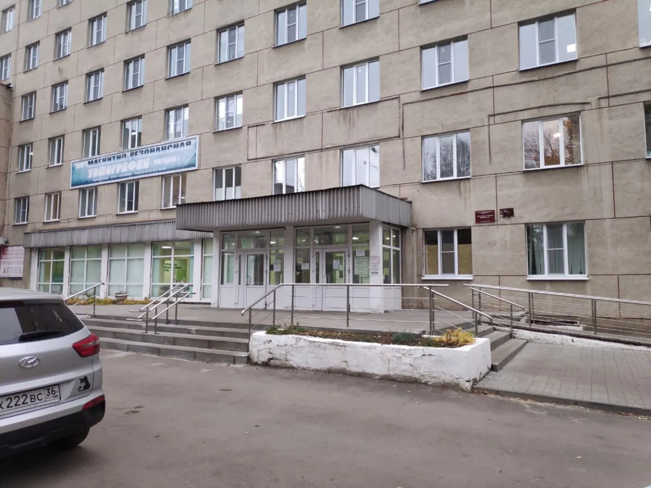 Минстрой Воронежской области объявил аукцион на капитальный ремонт поликлиники №16: полное обновление здания и инженерии за ~227 млн руб., работы планируют завершить к лету 2028 года.