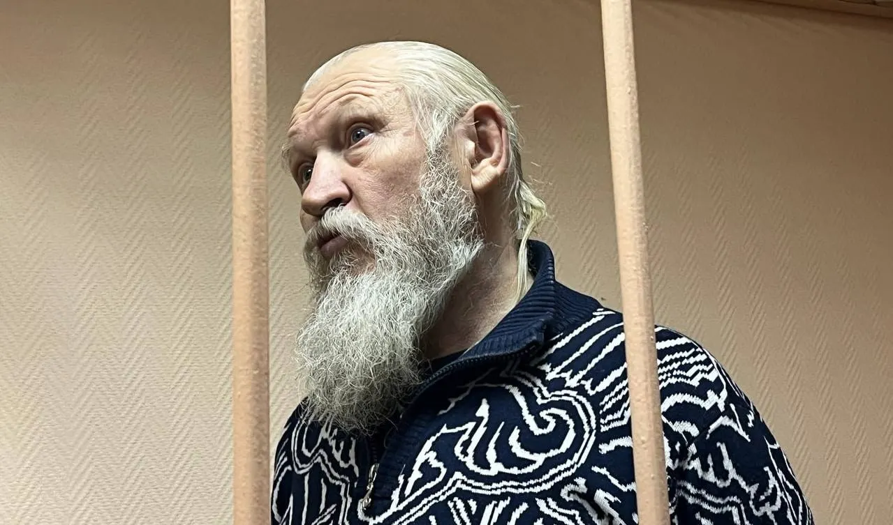 Бывший депутат от ЛДПР и участник тамбовской ОПГ Михаил Глущенко включён в реестр экстремистов и террористов; в 2015 году он получил 17 лет за соучастие в убийстве Галины Старовойтовой.