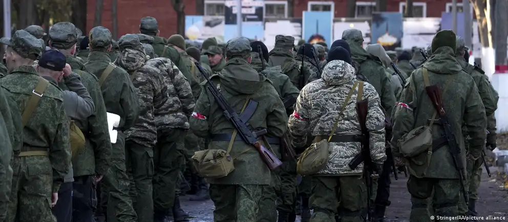 Вокруг возможной новой волны мобилизации в РФ идут споры: представители Украины и независимые расследования говорят о подготовке, власти отрицают планы. Разбираемся, на что указывают признаки и нужна ли армиям такая мера.
