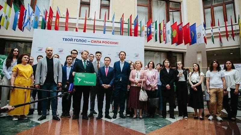 Центризбирком обнаружил технические замечания в документах партии «Яблоко»: исправления можно подать до 8 июля, заседание по допуску кандидатов назначено на 10 июля.