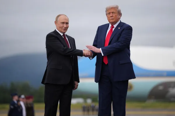 Президент США намерен провести переговоры с лидерами Украины и России во время саммита НАТО; в Вашингтоне заявляют о готовности способствовать прекращению боевых действий.
