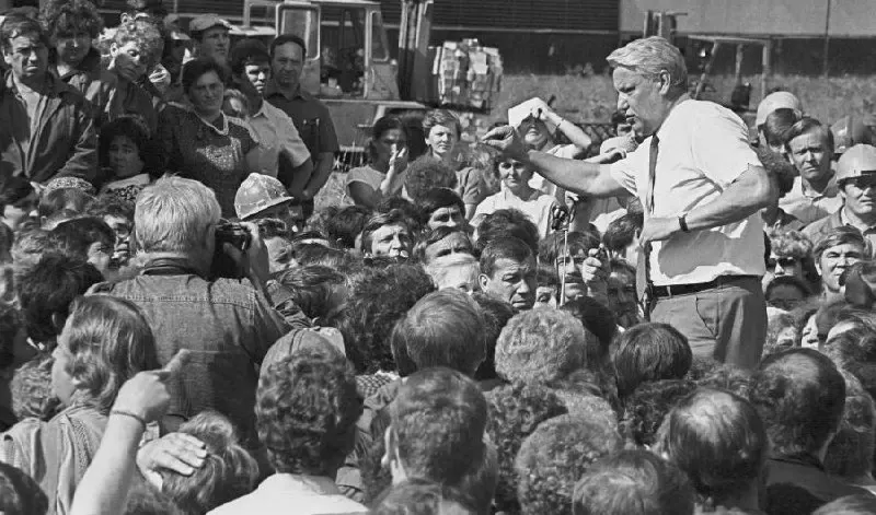 Хронология событий 1990 года: как регионы на фоне разворачивался парад суверенитетов и как это влияло на сохранение федеративного государства.