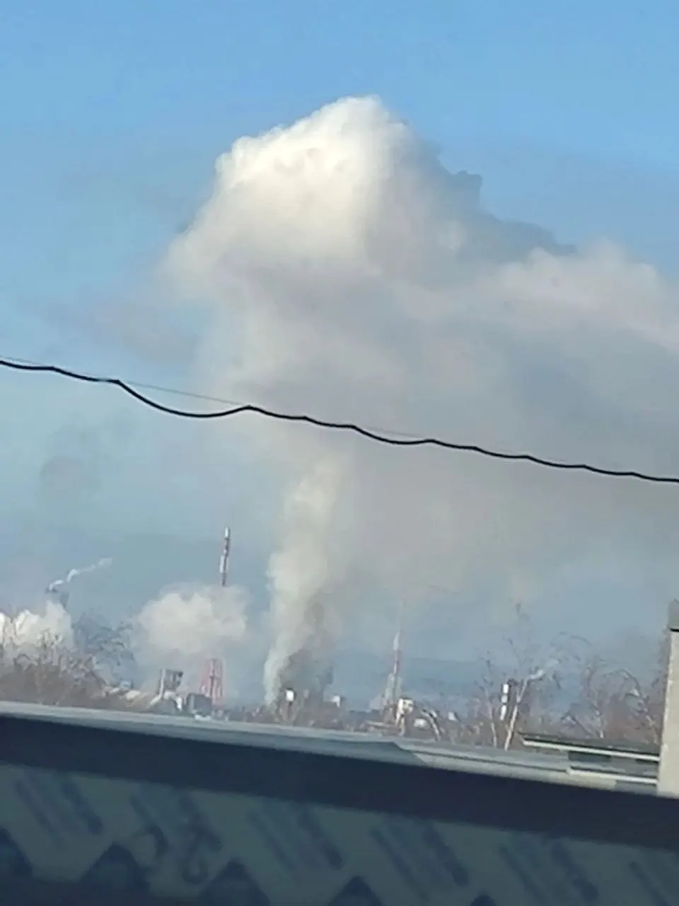 Ночью и утром 23 октября над Городецким округом и Березниками пролетели беспилотники. Три человека ранены, школы переведены на дистанционное обучение, повреждены здания.