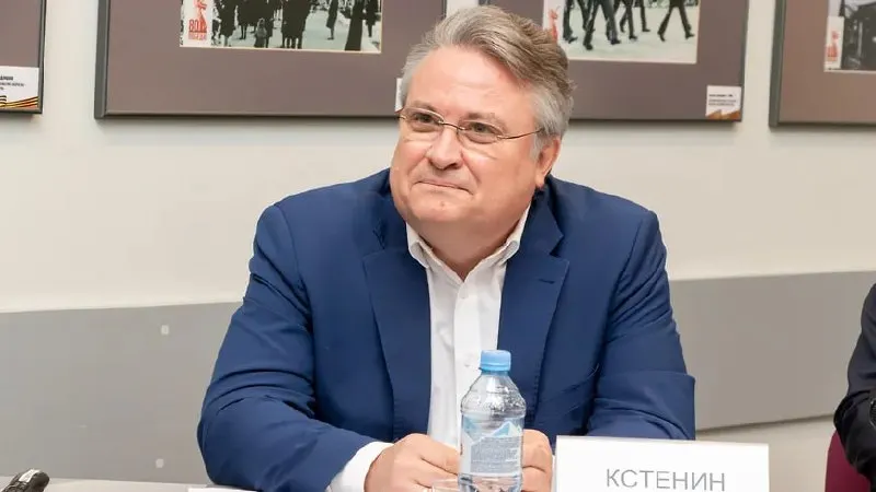Кстенин назначен заместителем генерального директора и будет курировать взаимодействие с органами власти, включая ускорение согласований — назначение вновь подчёркивает практику перехода чиновников в бизнес и риски для независимости градостроительных решений.
