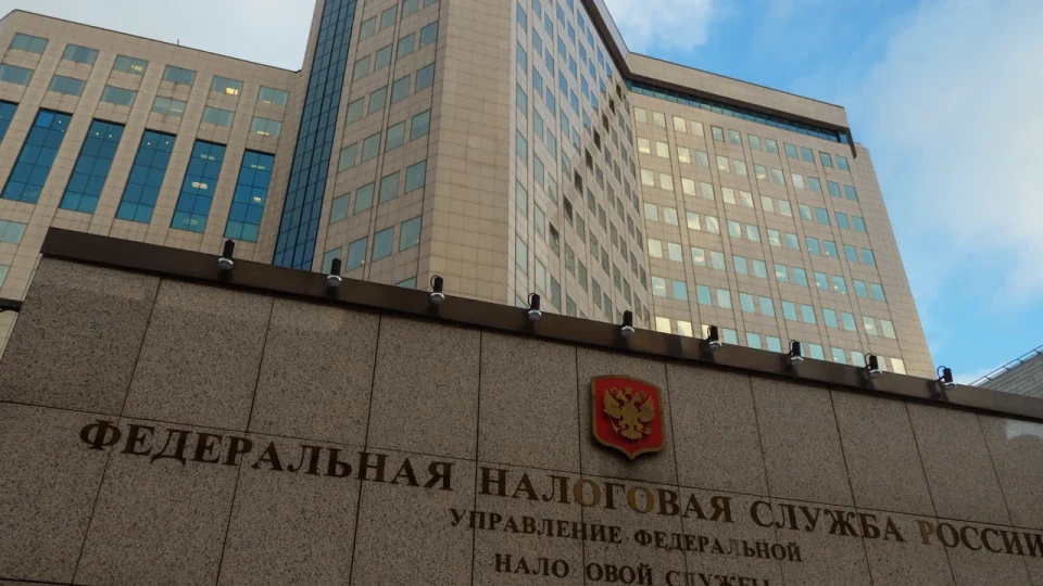 Налоговые органы активнее проверяют случаи закрытия и повторного открытия ИП, связав это с уходом от уплаты НДС. Предпринимателям грозят доначисления, пени и штрафы на фоне роста дефицита федерального бюджета.
