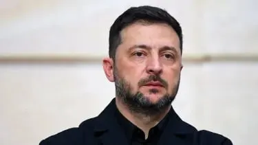 Президент Украины сообщил, что российские силы продолжают активные боевые действия — более 150 штурмовых действий, сотни обстрелов и почти 10 тысяч ударов дронами-камикадзе за сутки; Киев временно воздерживается от дальнобойных ответных ударов.