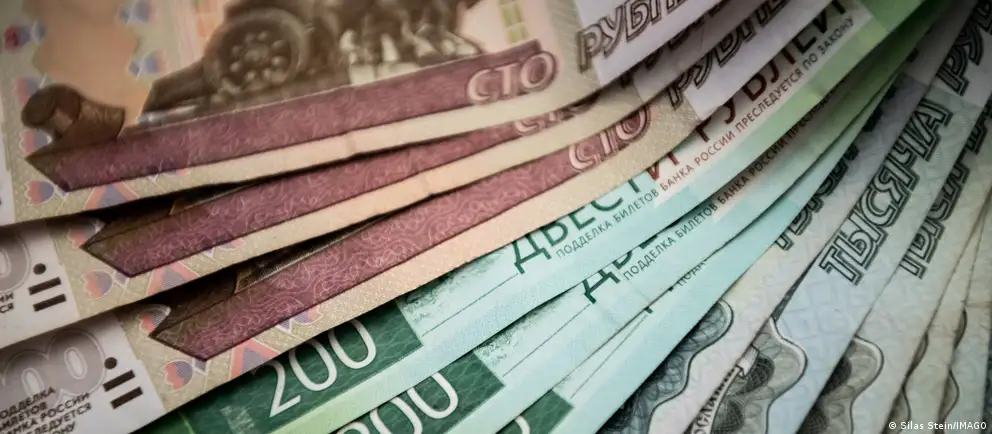 Вице‑премьер Александр Новак прогнозирует рост ВВП на 0,4% в 2026 году с последующим ускорением с 2027 года. Ожидается продолжение снижения инвестиционной активности, замедление роста реальных доходов и приближение инфляции к 5,2% в 2026 году.