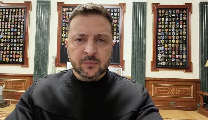 Президент Украины сообщил, что разведданные, в том числе от иностранных партнёров, указывают на подготовку удара с использованием «Орешника». Граждан призвали реагировать на сигналы тревоги и пользоваться укрытиями.
