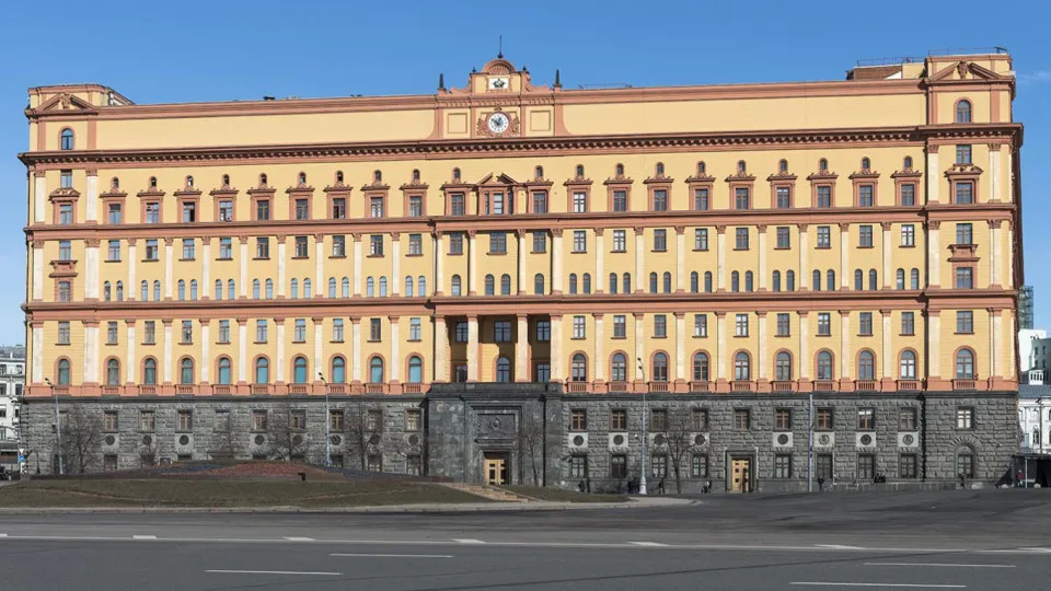 Руководитель Погранслужбы ФСБ заявил, что Хельсинки и Таллинн меняют режим границы и создают условия для конфликтов, а Москва готовится к разным сценариям на западных рубежах.