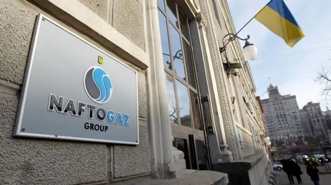 Арбитраж в Астане дал «Нафтогазу» право принудительно взыскать около $1,4 млрд с «Газпрома». В компании говорят, что это первое публичное исполнение иностранного арбитражного решения против «Газпрома», и продолжается кампанию по взысканию активов в разных юрисдикциях.