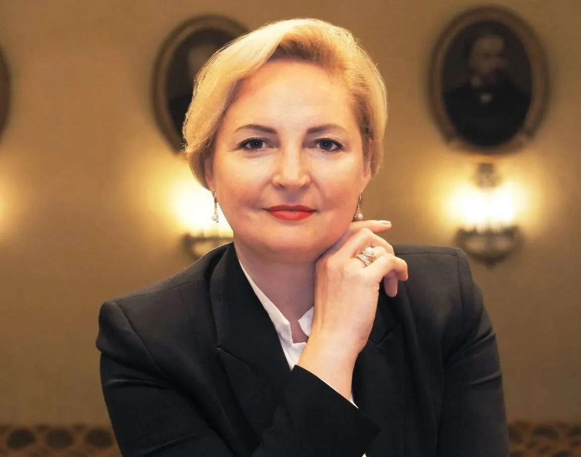 Ирина Авралева, ранее занимавшая пост художественного руководителя, стала новым директором Воронежской филармонии. Предыдущий директор Николай Попов ушёл с должности в конце марта и перешёл на позицию помощника художественного руководителя.