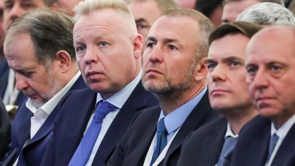 Крупное бизнес‑объединение предложило не публиковать в сети судебные акты и данные участников по искам, связанным с контрсанкциями, а также исключить такие суммы из налоговой базы. Инициативу поддержал Минюст; Минэкономразвития обеспокоено влиянием на прозрачность и инвестиционный климат.