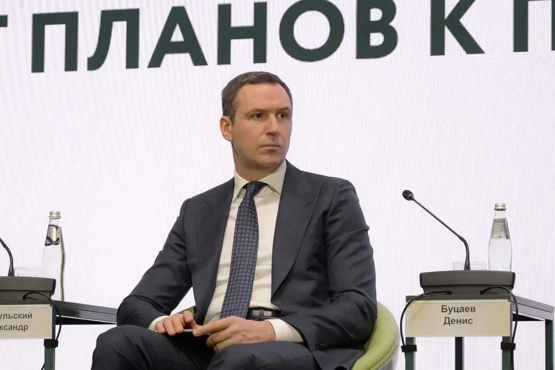 Буцаева разыскивают по делу о хищении средств «Российского экологического оператора». По версии следствия, он может находиться в США. Мусорная реформа, на которую потрачено не менее 94 млрд руб., признана проваленной.