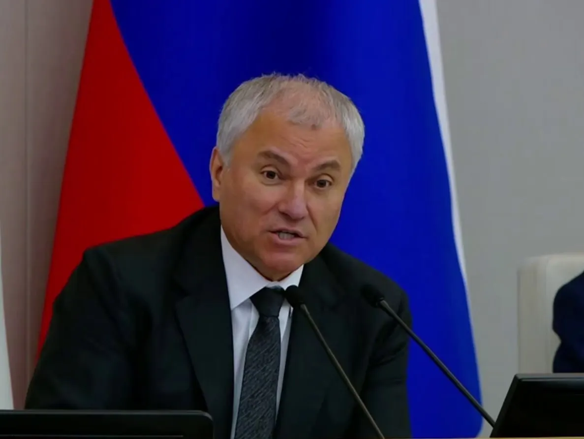 Депутаты приняли во втором чтении законопроект, который официально добавляет противодействие «фальсификации истории» и предупреждение уклонения от военной службы в список направлений профилактики. Цель документа — сохранение традиционных ценностей и обеспечение национальной безопасности.