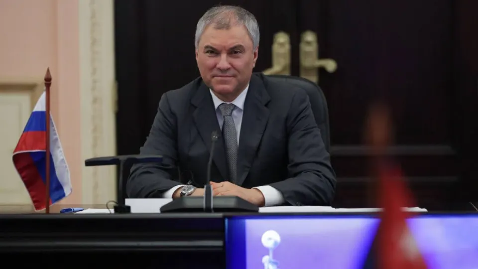 Спикер Государственной думы заявил, что использование западного оружия и спутниковых технологий для ударов по гражданским целям может вынудить Россию применить «оружие, которое не оставит следа от кого‑либо»; поручил подготовить обращение к парламентам других стран.