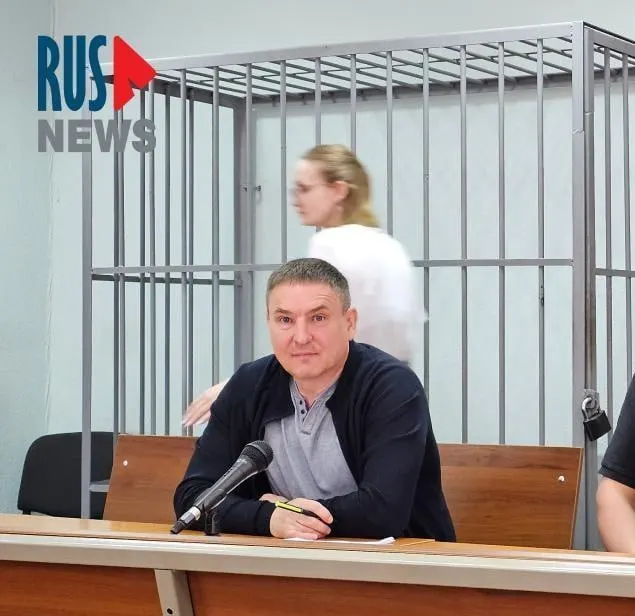 Суд подтвердил, что в карцере ограниченное время на бумаги и ручку считается допустимым. Правозащитник Алексей Соколов жаловался, что этого времени часто хватает лишь на одну жалобу; он также проходил через задержания и госпитализацию перед судами.