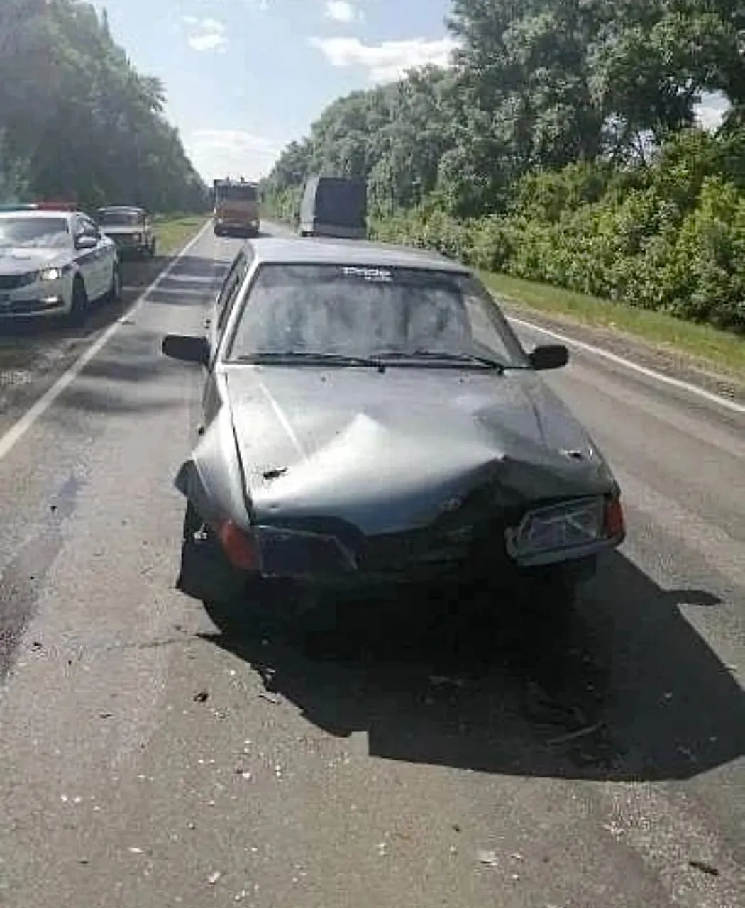 В Аннинском районе 7-летний пассажир «ВАЗ 2115» получил травмы и был доставлен в больницу после столкновения с грузовым автомобилем «Донгфенг». Полиция проводит проверку обстоятельств аварии.