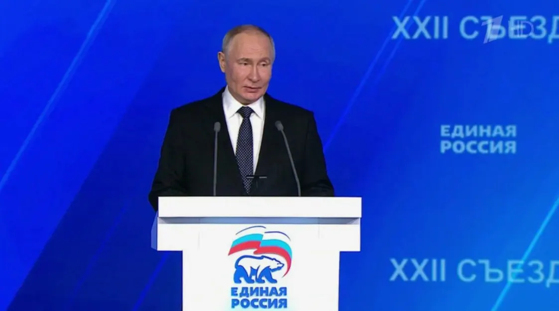 Пресс‑секретарь не исключил появления президента на форуме, где единороссы будут выдвигать кандидатов в Госдуму; выступление может поднять рейтинг партии на фоне снижения поддержки.