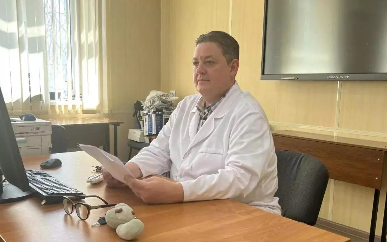 Андрей Сущенко, обвиняемый в систематическом получении взяток при участии в диссертационных советах, заключил контракт с Минобороны. Уголовное дело приостановлено, он ходатайствует о направлении в зону СВО.