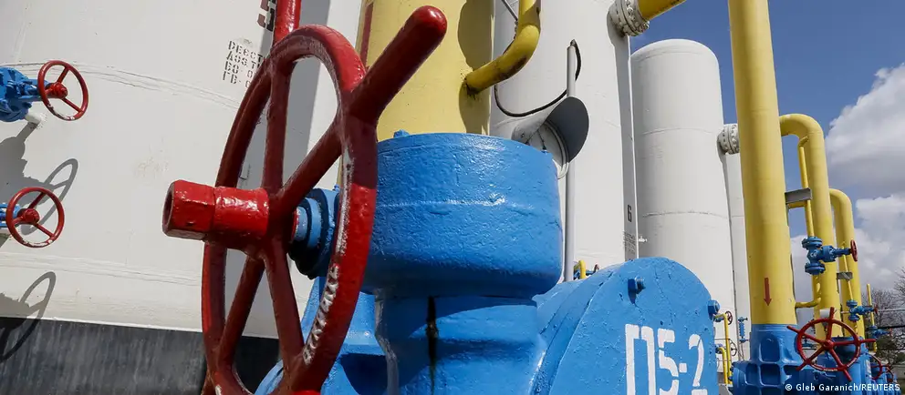 Украина не продлила контракт на транзит российского газа, из‑за чего с 1 января 2025 года прекратилась поставка через её территорию. Наиболее пострадала Молдова; другие страны перенастроили маршруты поставок.
