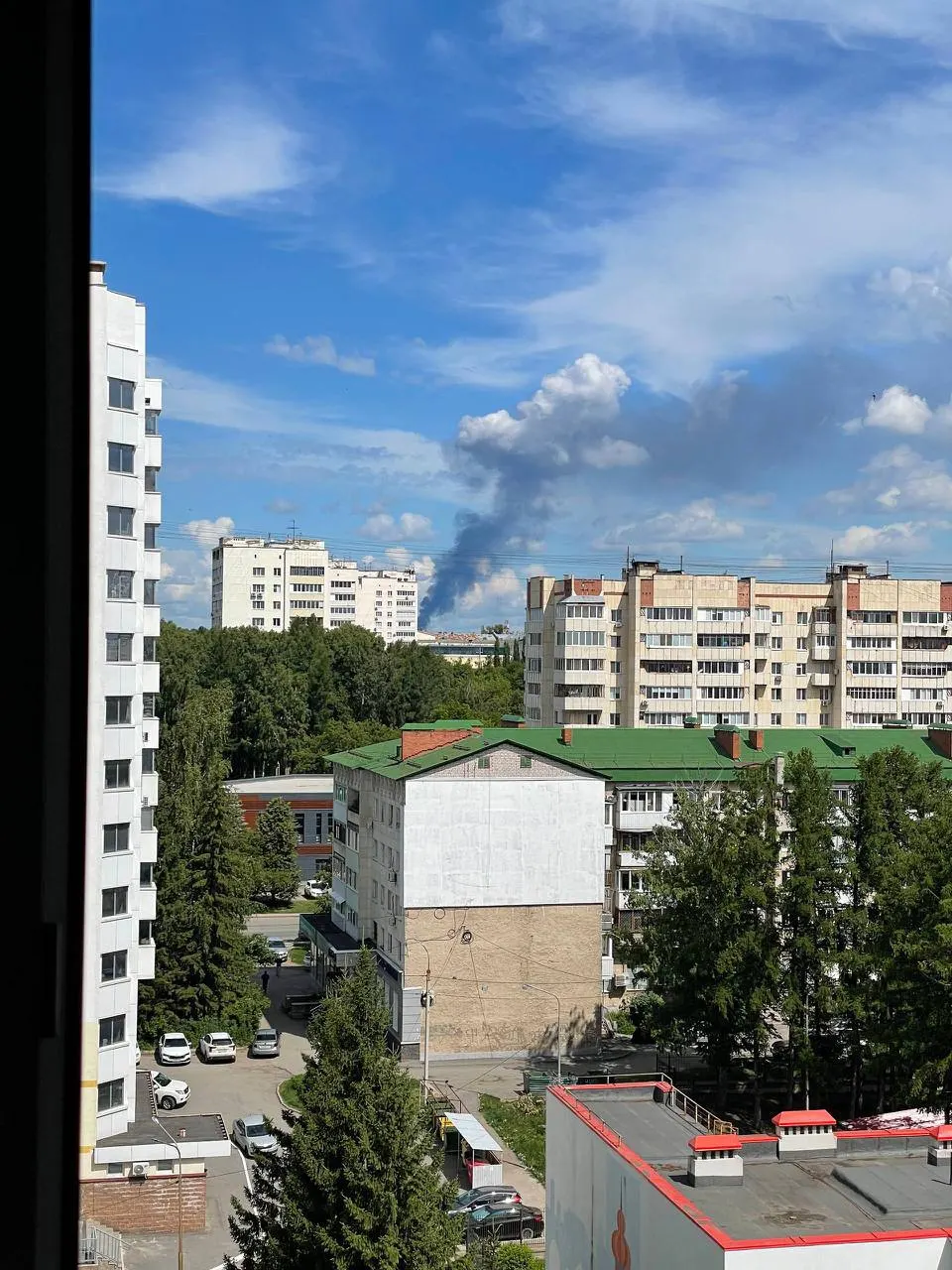 В Уфе слышали взрывы и задымление на промзоне. В Белгородской и Брянской областях погибли три человека после ударов по автомобилям. Во Воронеже число жертв при ракетном ударе выросло до шести, пострадали десятки людей.