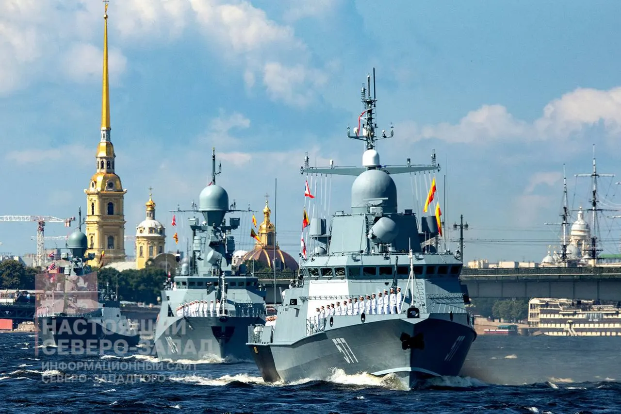 Минобороны приняло решение не проводить главный военно‑морской парад в Санкт‑Петербурге — это уже второй год, когда праздник отменяют или сводят к сокращённой программе.