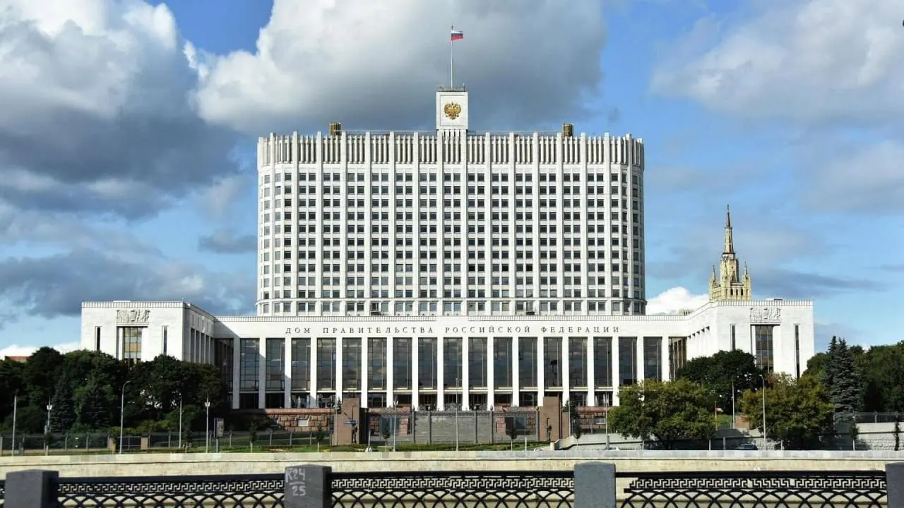В Госдуму внесён проект о полной или частичной компенсации утильсбора для семей с тремя и более детьми. В правительстве критически отнеслись к инициативе — указали на дополнительные бюджетные расходы и отсутствие источников финансирования.