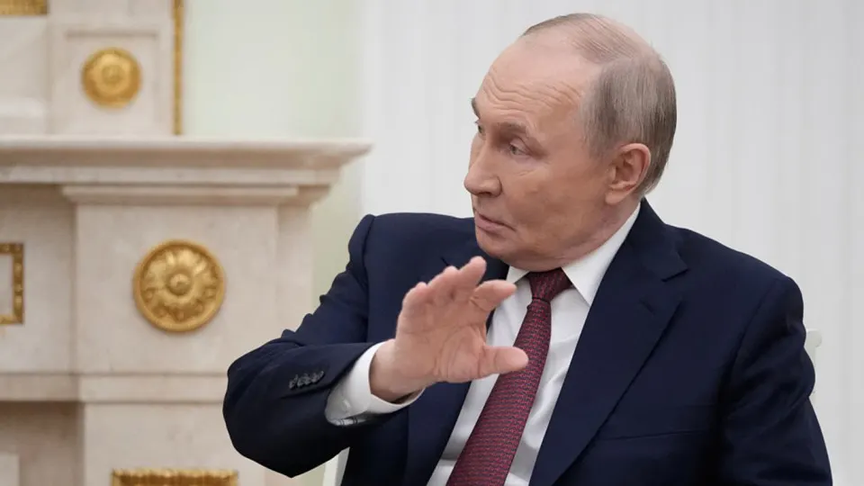 С 2022 года в России усилилась волна изъятий частных активов: у ряда крупнейших бизнесменов забирают компании и имущество. Эксперты связывают это с необходимостью пополнить бюджет и держать элиту «на коротком поводке».