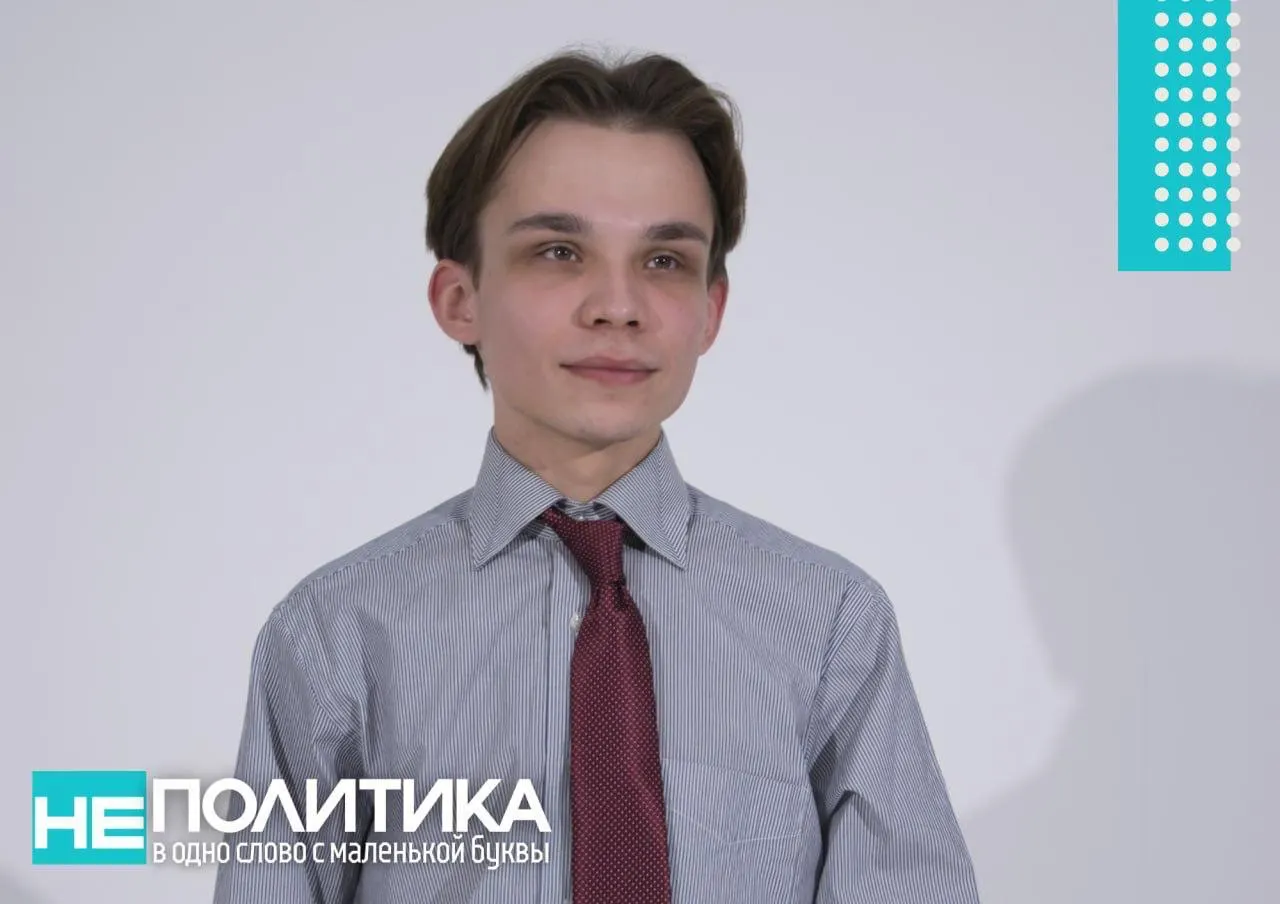 Воронежский активист Кирилл Деревский сообщил о передаче управления проектом «Я‑гражданин», заявив, что хочет сделать инициативу менее зависимой от одного человека. Он пообещал новые форматы работы; ранее в мае Деревского задерживали сотрудники Центра «Э», при задержании применяли силу и угрожали уголовным преследованием.