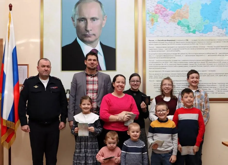 1112 иностранных граждан в 2025 году получили специальные визы для переезда в Россию как лица, разделяющие традиционные духовно‑нравственные ценности, сообщил директор консульского департамента МИД.