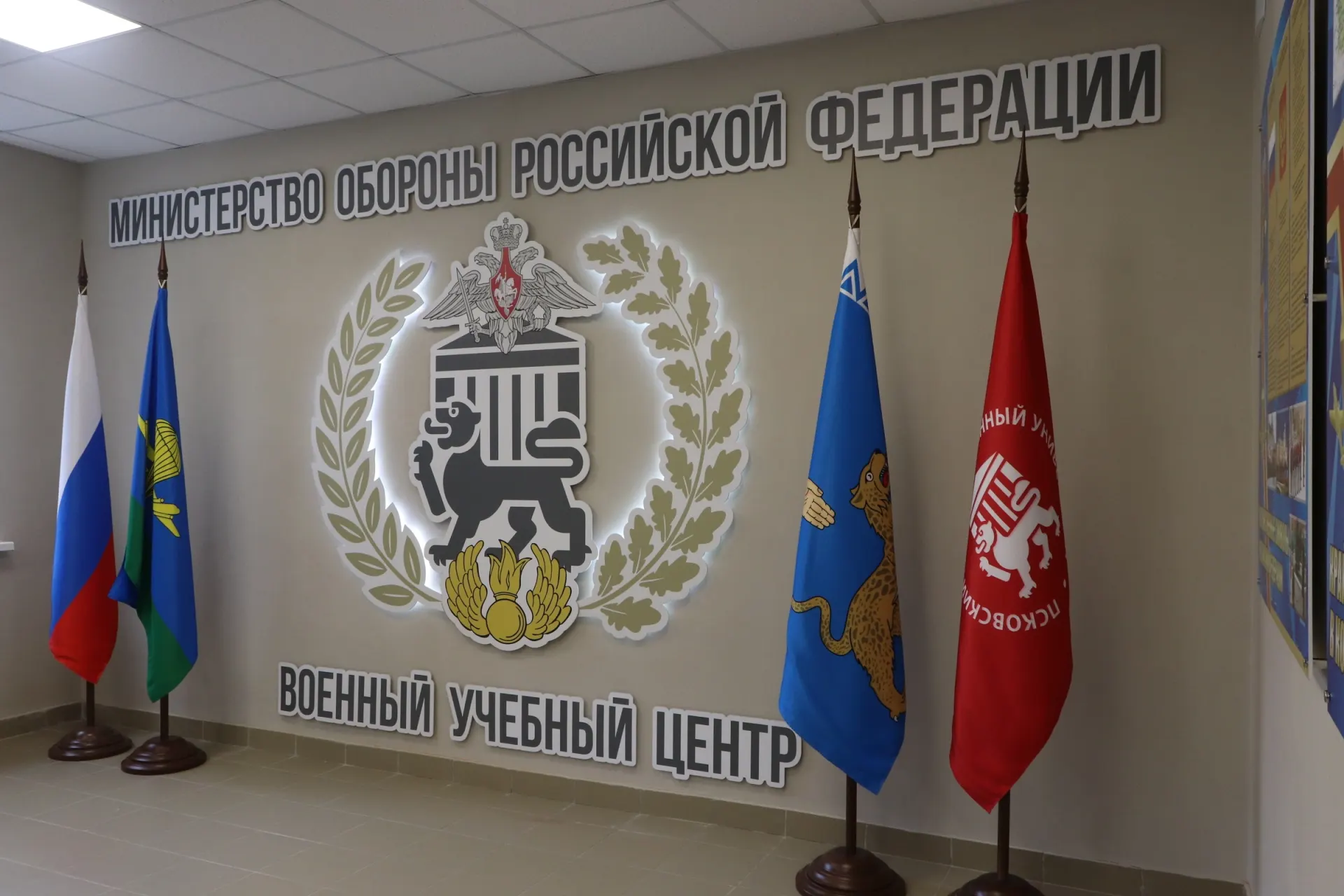 Судебные решения из разных регионов показывают десятки исков вузов, требующих возмещения стоимости обучения от студентов военно-учебных центров, отказавшихся подписать контракт с Минобороны.