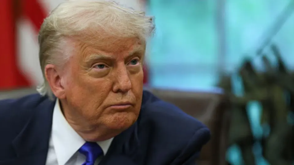 На саммите G7 президент США пообещал увеличить давление на Россию и помочь Украине, но потребовал от европейских союзников участия в очистке Ормузского пролива; лидеры G7 согласовали расширение поставок ПВО, дальнобойного оружия и обсуждение санкций против нефтегазового сектора.