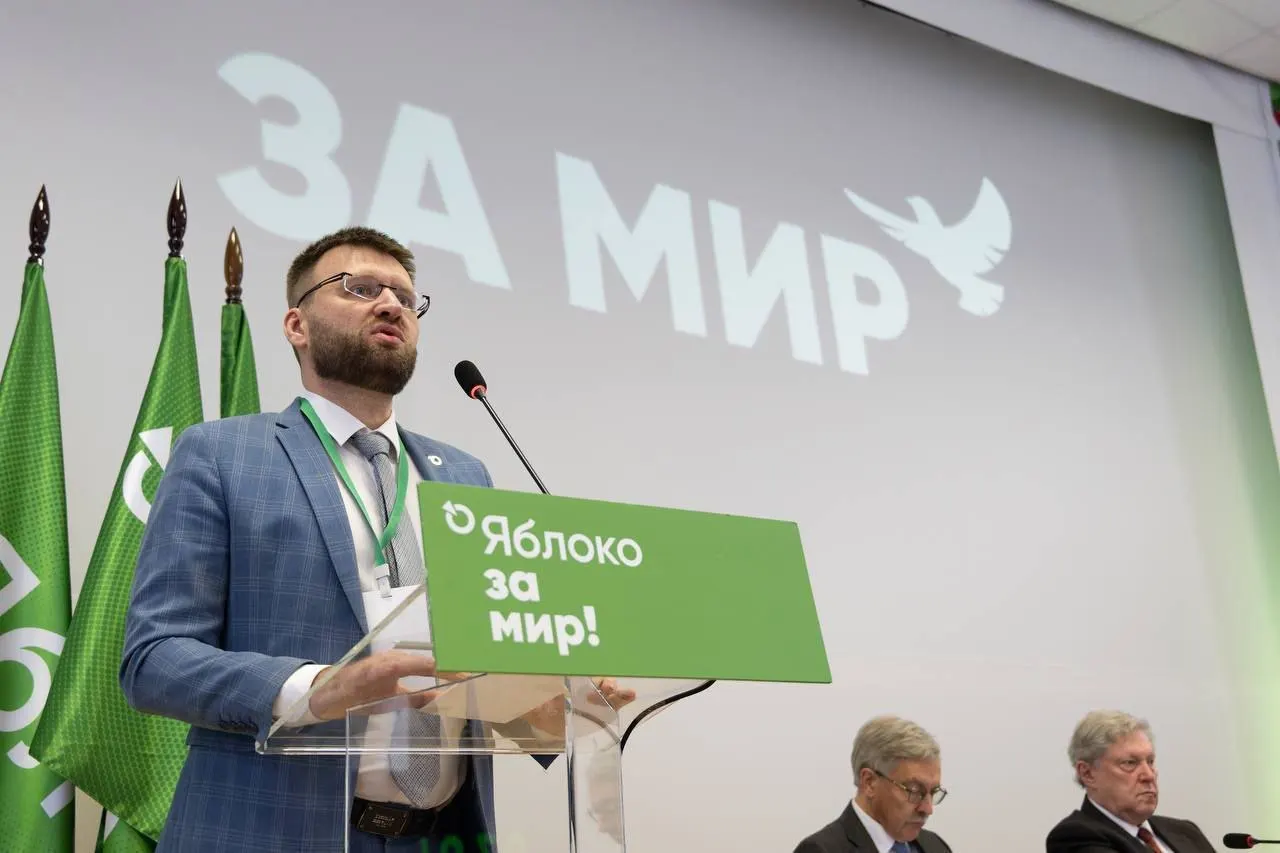 Минюст отверг прошение о снятии с Владимира Дорохова статуса «иностранного агента», сославшись на «факты ведения политической деятельности». Сам Дорохов назвал решение «кафкианским абсурдом».