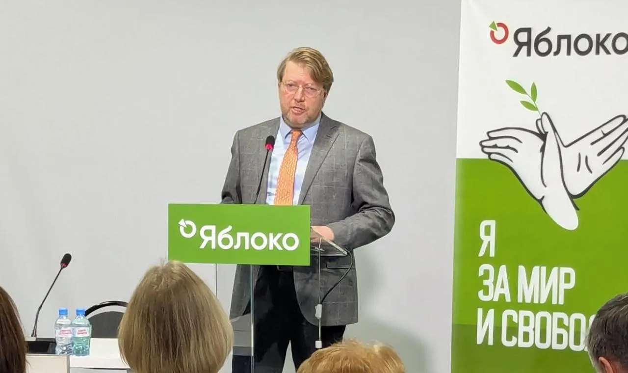Суд подтвердил взыскание с Николая Рыбакова за публикацию фотографии оппозиционного политика; партия намерена обжаловать решение в Конституционном суде.