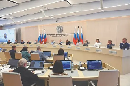 Если избирательный список потеряет четверть кандидатов, партия может быть снята с выборов; списки «Яблока» уже корректируются в ряде регионов на фоне административных дел и уголовно-административного давления.