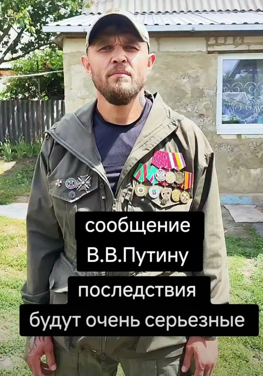 Из аккаунтов бывшего военнослужащего исчез ролик с обращением к президенту и несколько постов, где он жаловался на издевательства командиров, требовал прямой встречи с главой государства и выдвигал ультиматум.
