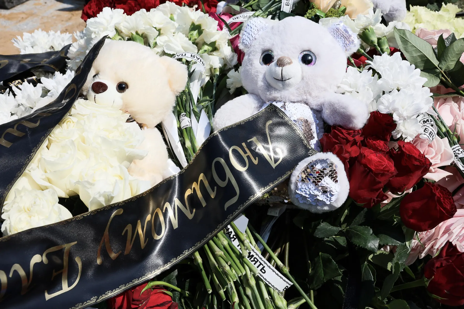 В местном храме провели отпевание, после чего состоялись похороны на кладбище под Воронежем.
