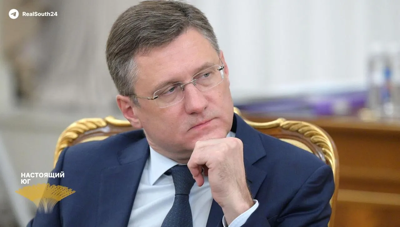 Вице‑премьер сообщил о напряжённой ситуации на топливном рынке России: главные причины — летний пик спроса и внеплановые ремонты НПЗ после прилётов БПЛА. Правительство готовит экстренные меры для стабилизации поставок.