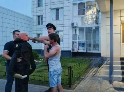 В Воронежской области задержан и арестован житель поселка Отрадное — его подозревают в избиении человека 30 июня, в результате чего потерпевший скончался. По факту проводится проверка следственными органами.